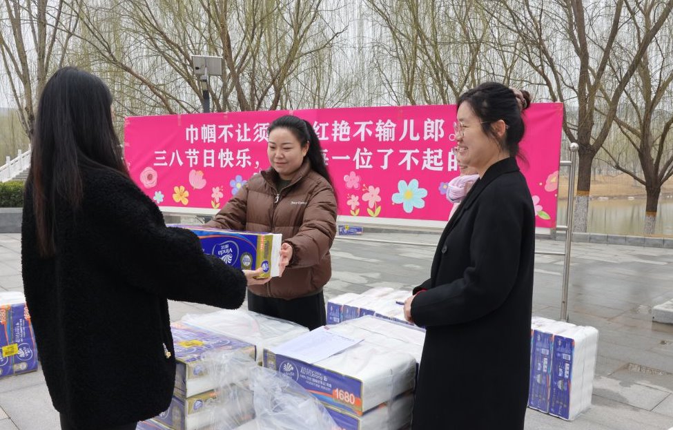 球友会开展“三八”国际劳动妇女节慰问活动