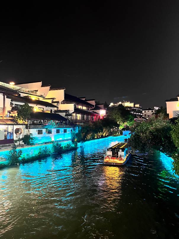 蓝河夜舫